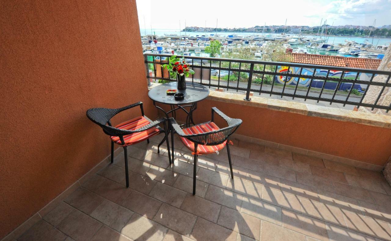 פודסטראנה Apartment Vedran מראה חיצוני תמונה